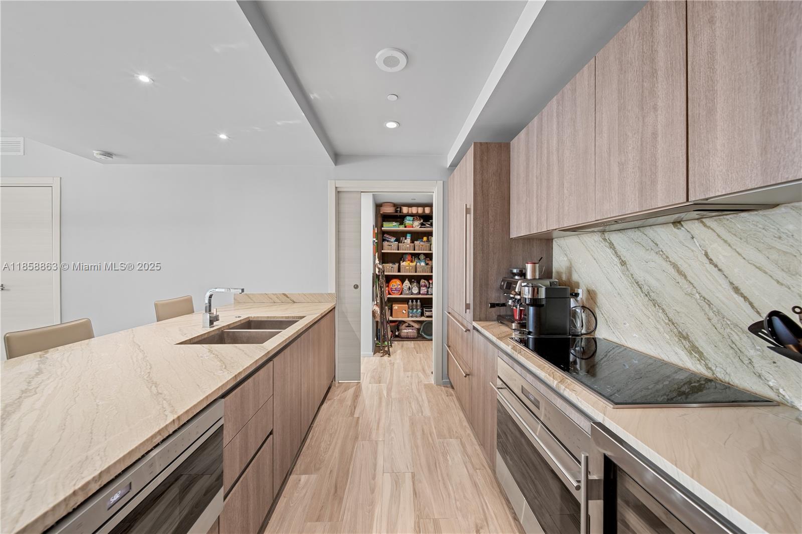 Building Photo - 801 S Miami Ave