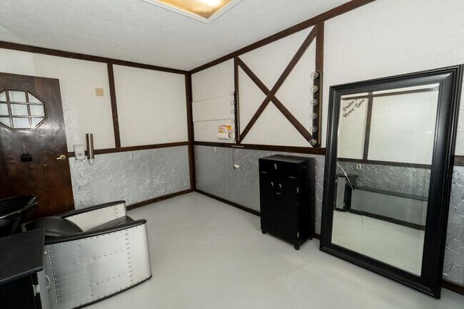 Building Photo - Prairie Lane Estates 3 bedroom ranch with spacious rooms and amenities beyond your imagination