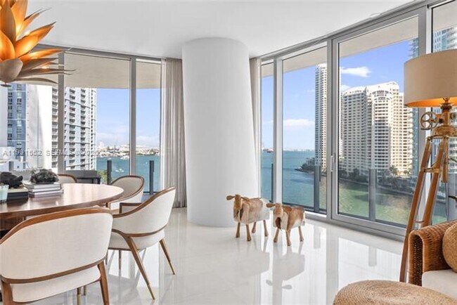 Building Photo - 300 Biscayne Blvd Way