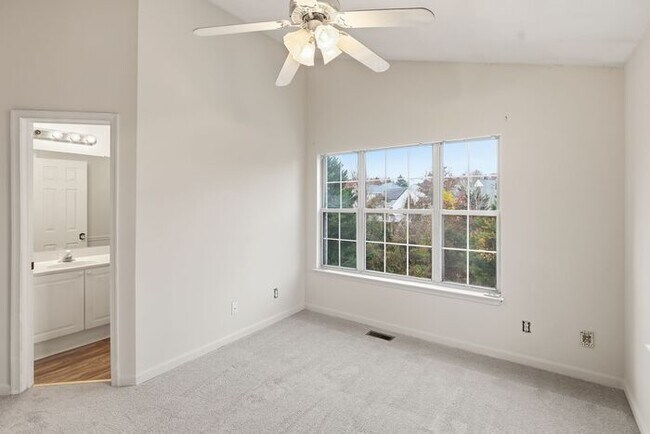 Building Photo - 15663 Viewpoint Cir