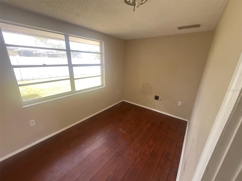 Building Photo - 6646 Albemarle Pkwy