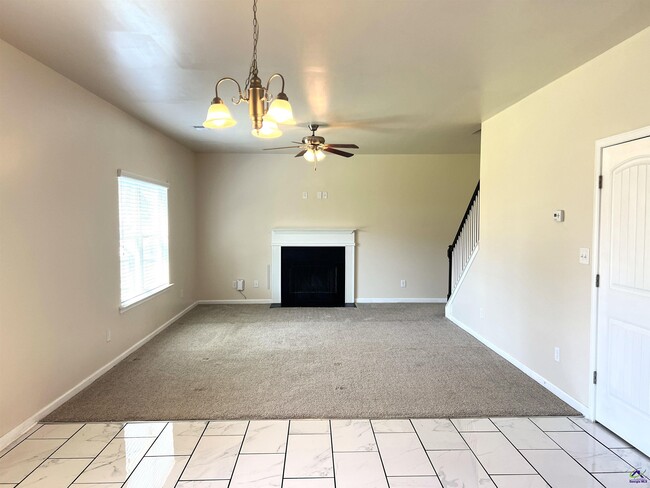 Building Photo - 807 Citrona Dr