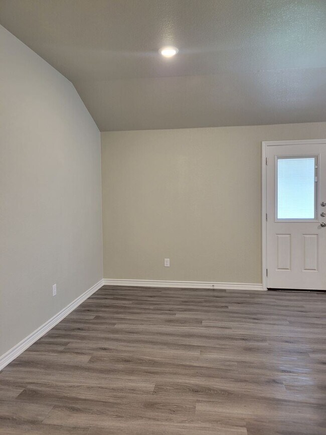 Building Photo - 1606 Pontotoc