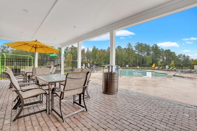 Building Photo - Introducing a stunning 3 bedroom, 2 bathroom home