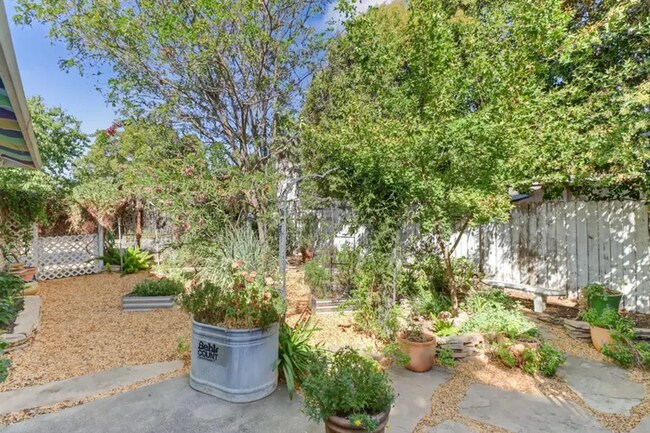 Building Photo - Charming 3 bed 1 bath home in Davis