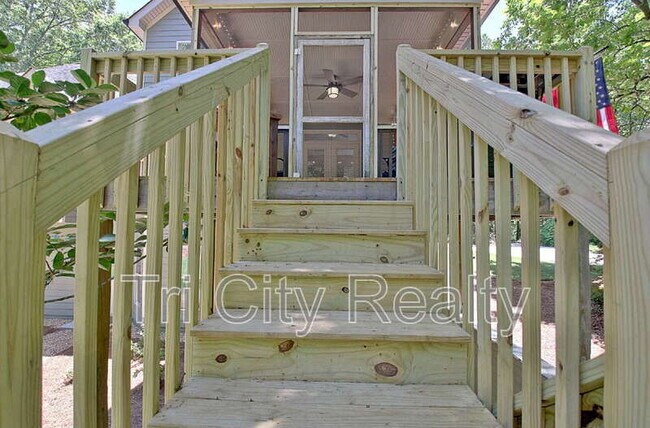 Building Photo - 175 Ridgeway Ct