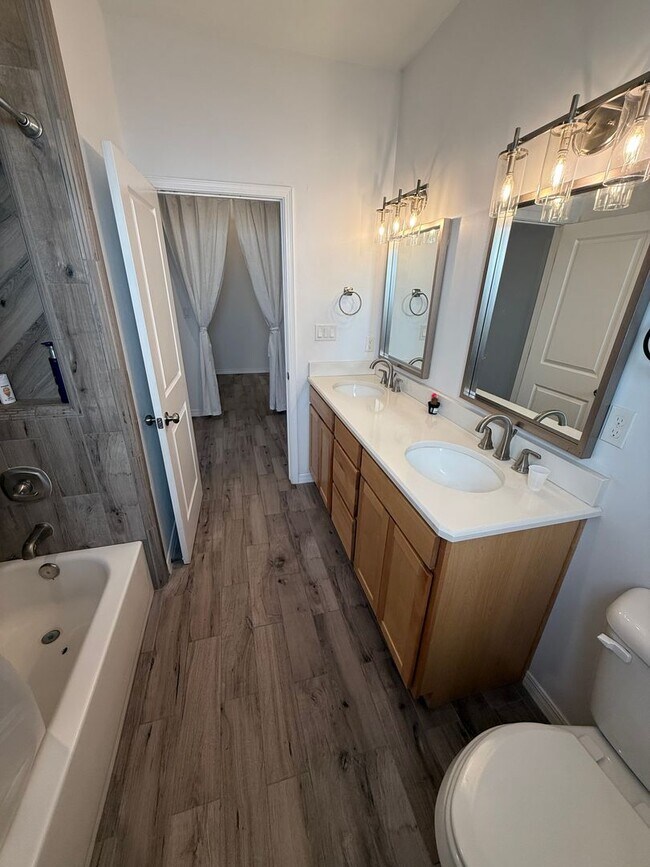 Building Photo - Beautiful home in Sonoma Springs! 4bed, 2.5 baths