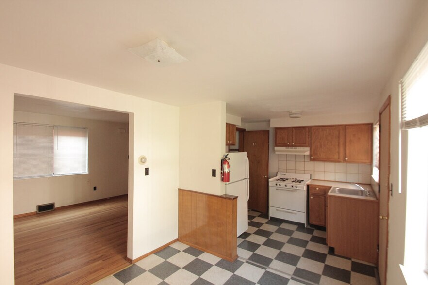 Building Photo - 421 Franklin Ave