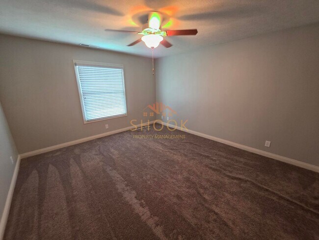 Building Photo - Luxury Home off of Coyote Crossing Golf Cl...