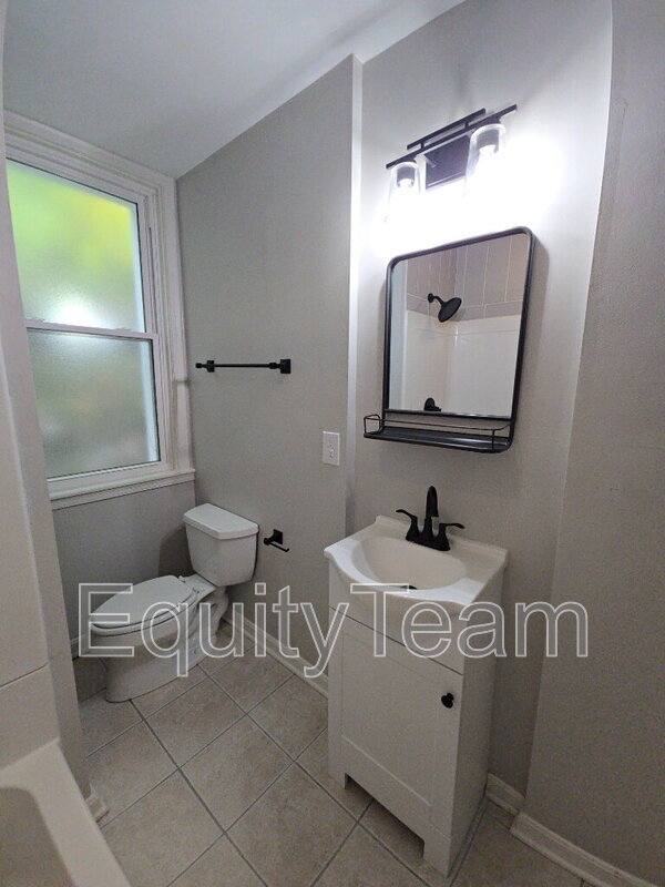 Building Photo - 568 Delta Ave