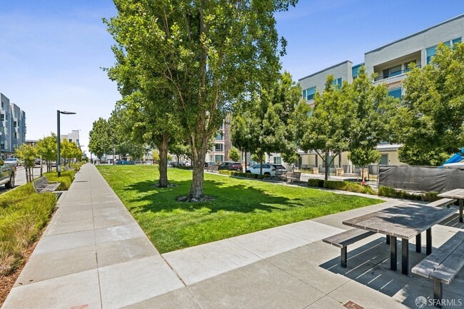 Building Photo - 52 Innes Ct