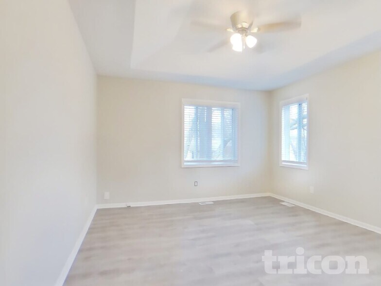 Building Photo - 1133 NE Banner Dr