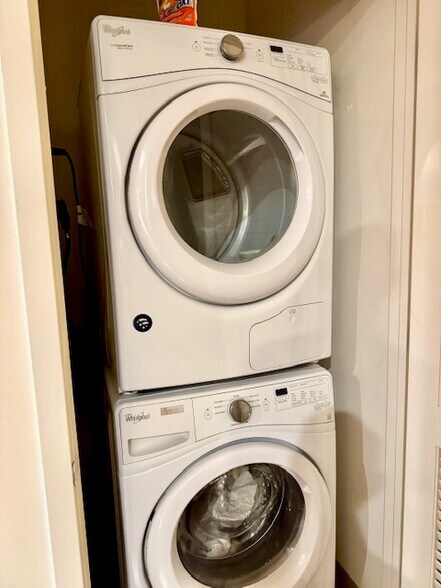 Washer Dryer in apt - 801 Ash St