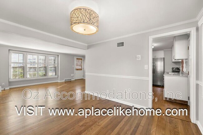 Building Photo - 7404 Village Dr