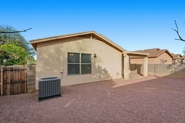 Building Photo - 8123 S Sunny Horizon Pl