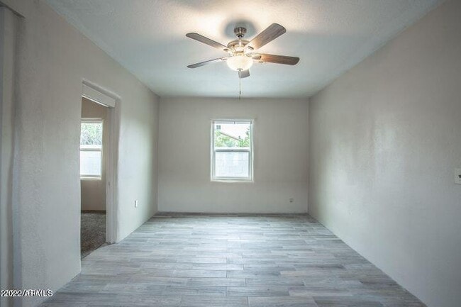 Building Photo - 2521 N 28th Pl