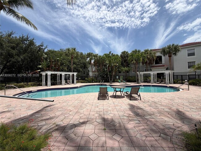 Building Photo - 5016 Lantana Rd