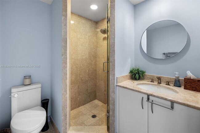 Building Photo - 1331 Brickell Bay Dr