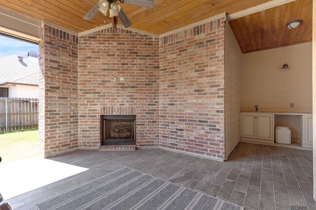 Building Photo - 100 Flora Springs Dr