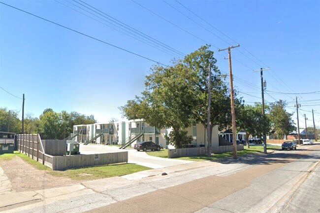 Building Photo - 1109 E North St