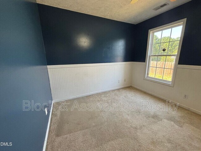Building Photo - 337 Americana Dr