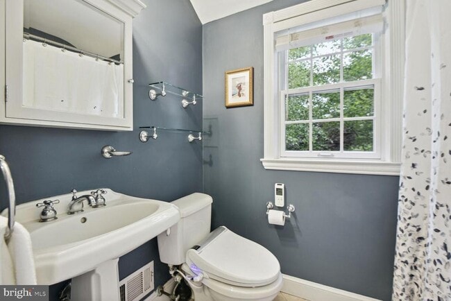 Building Photo - 900 N Livingston St