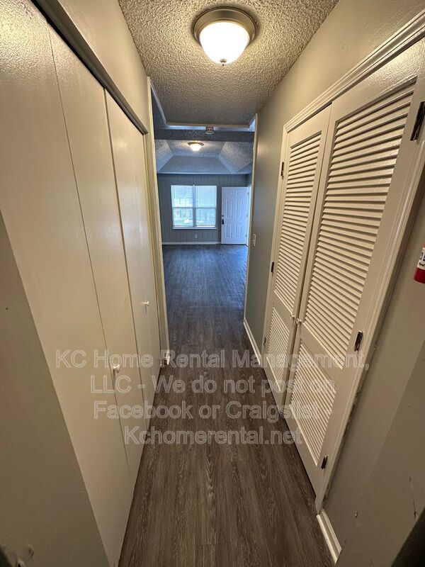 Building Photo - 9223 E 54th St