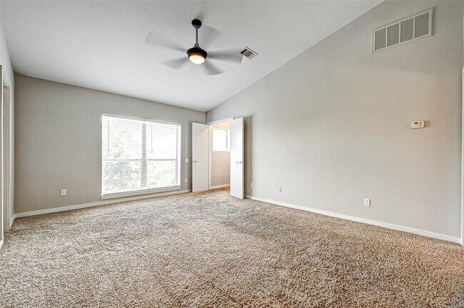 Building Photo - 6925 Yellowstone Way Dr