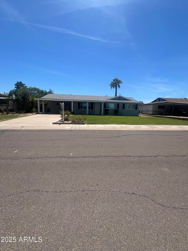 Primary Photo - 125 E Papago Dr