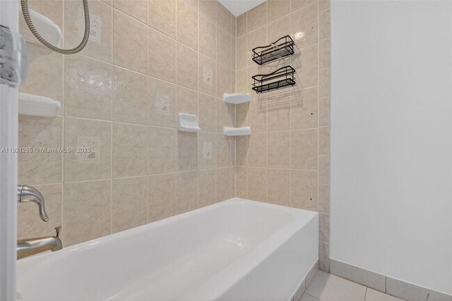 Building Photo - 1331 Lincoln Rd