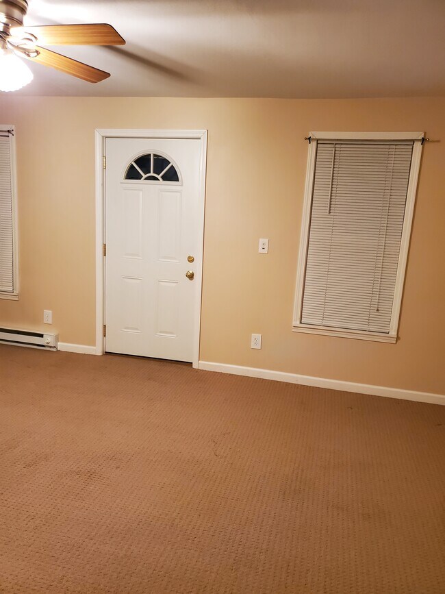 livingroom - 905 State Fair Blvd