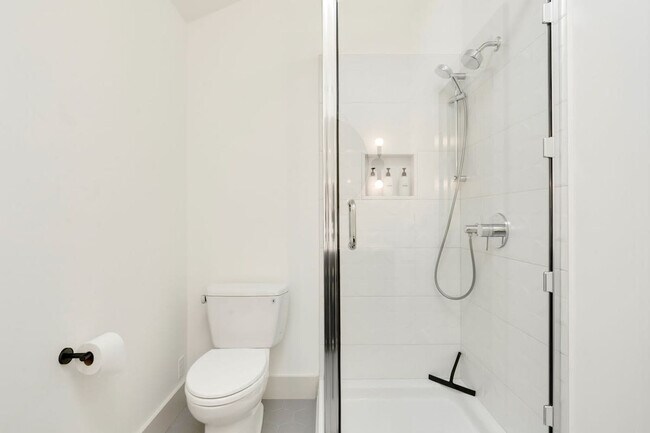 Building Photo - 3224 13th Ave W