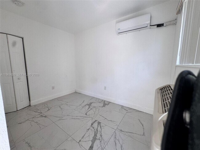 Building Photo - 903 80th St