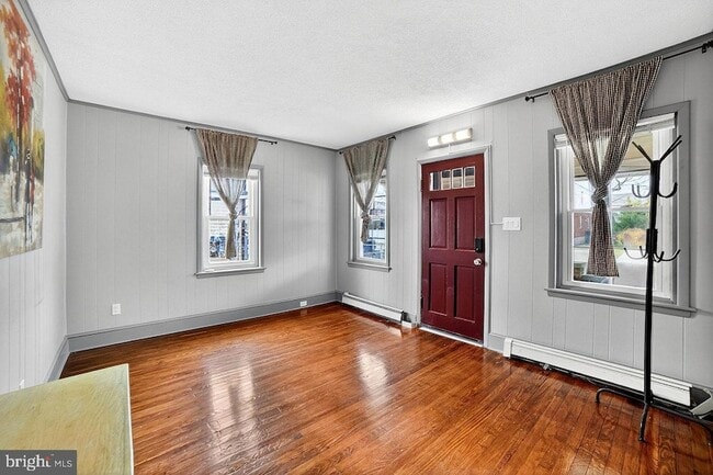 Building Photo - 18 Myrtle Ave