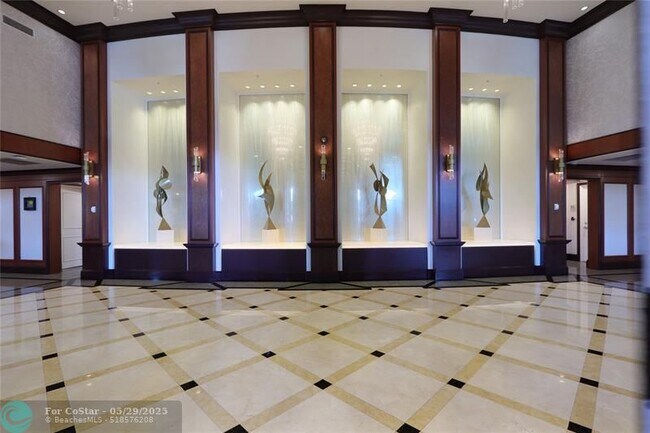 Building Photo - 411 N New River Dr E