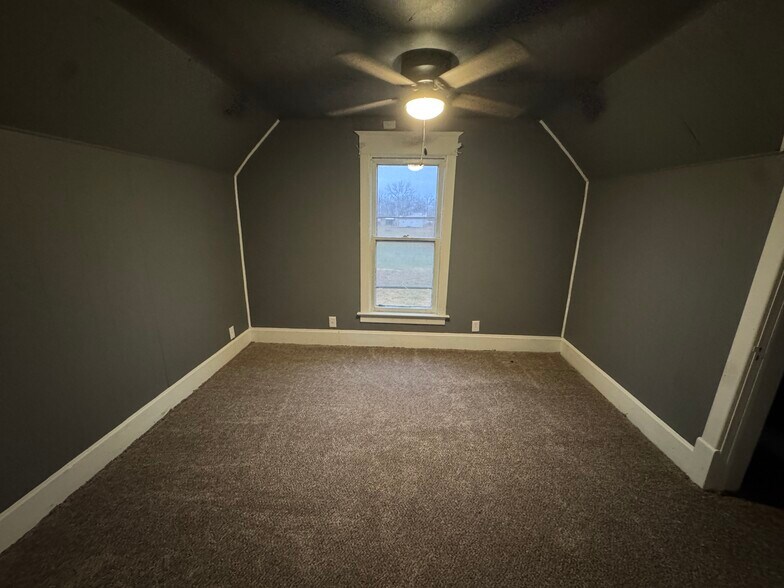 Building Photo - 82 N Elm St