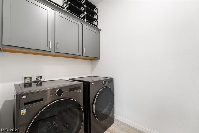 Building Photo - 110 Ibiza Lk Dr