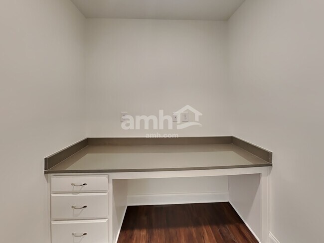 Building Photo - 2022 Windsor Park Ave