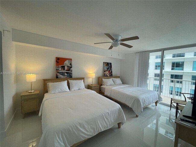 Building Photo - 1200 Brickell Bay Dr