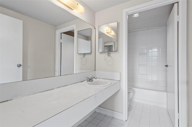 Building Photo - 8429 Forest Hills Dr