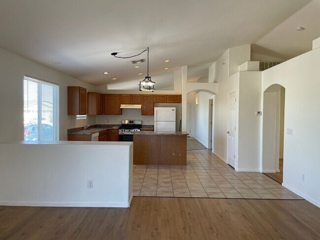 Building Photo - Charming Corner Lot - 4 Bedroom/ 2 Bathroom