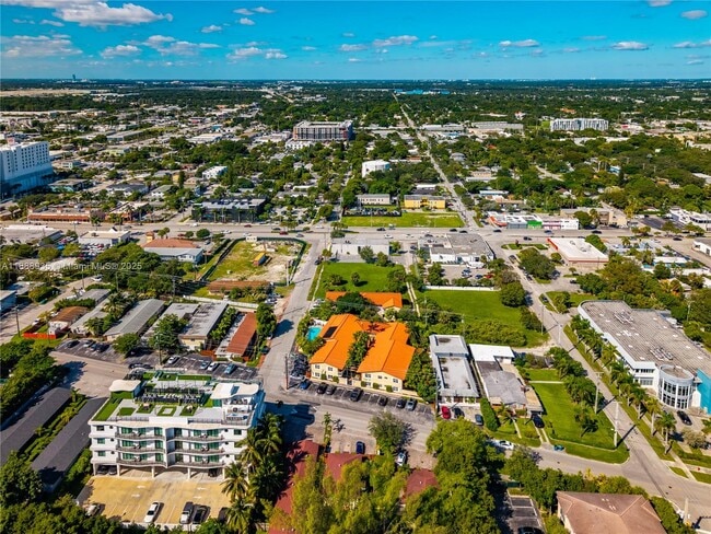 Building Photo - 2025 Miami Rd