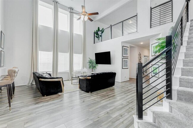 Building Photo - 15231 White Moss Dr