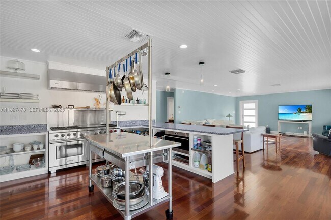 Building Photo - 232 W Seaview Dr