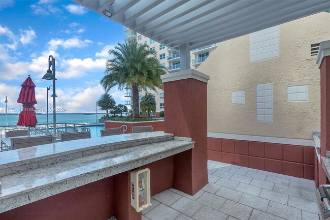 Building Photo - 1155 Brickell Bay Dr