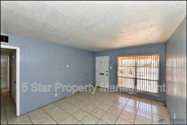 Building Photo - 5613 Creston Ave