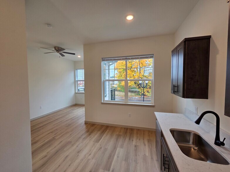 Building Photo - 478 S Main St