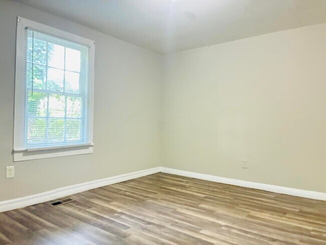 Building Photo - 104 Plum Tree Ln