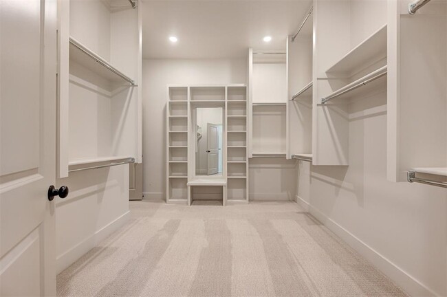 Building Photo - 4616 Maple Rdg Dr