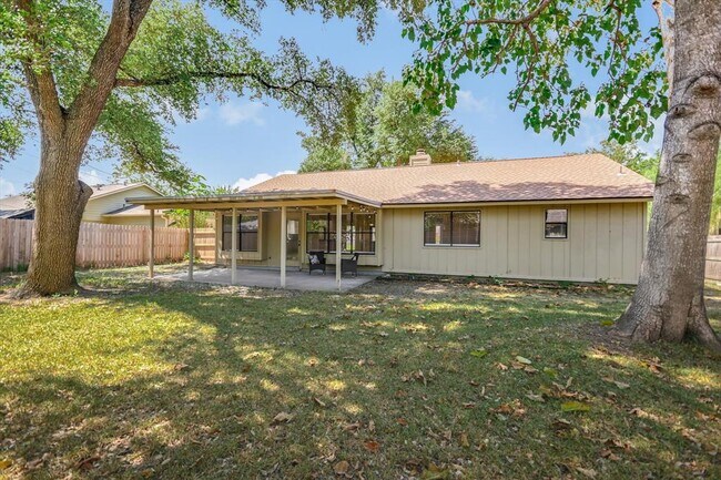 Building Photo - 1602 E Messick Loop